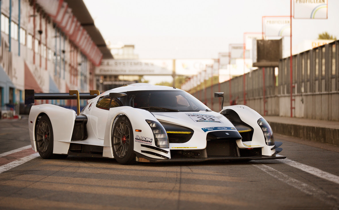 All white SCG003C 01